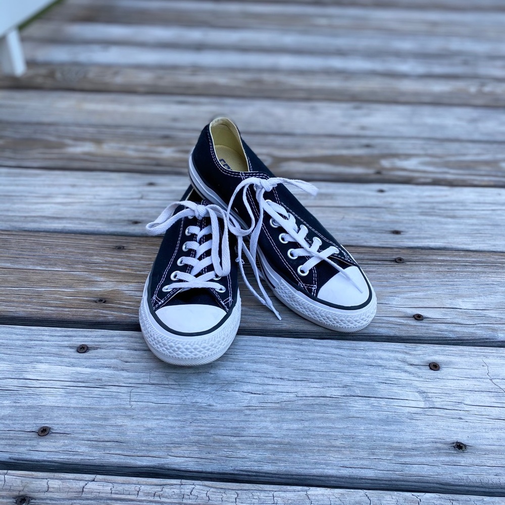 Women’s black converse
